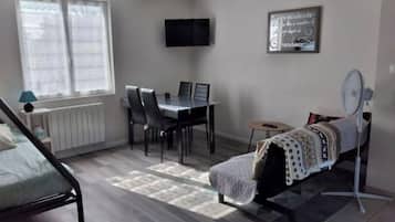 1 bedroom, travel cot, free WiFi, bed sheets