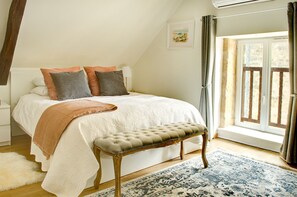 3 bedrooms, in-room safe, desk, iron/ironing board