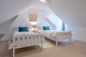3 bedrooms, laptop workspace, iron/ironing board, bed sheets - 21 Park Lane (Aldeburgh)