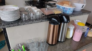 Café da manhã self-service grátis todos os dias