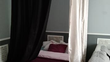 3 bedrooms, travel cot, free WiFi, bed sheets