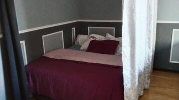 3 bedrooms, iron/ironing board, travel cot, free WiFi