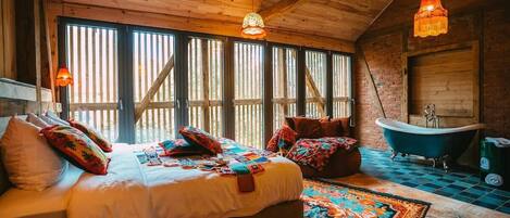 1 habitación, tabla de planchar con plancha, cuna de viaje y wifi