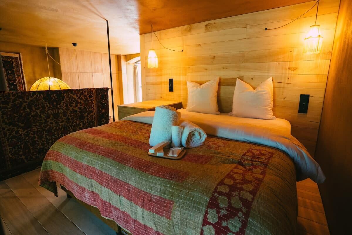 1 bedroom, travel crib, WiFi, bed sheets