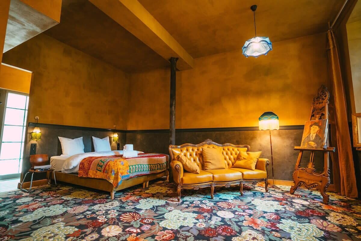 1 bedroom, travel crib, WiFi, bed sheets