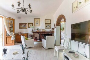 Smart TV, fireplace, video games, DVD player - ROMANTIC VILLA ⭐ POOL ⭐ SEA VIEW, WALL BOX (Forte dei Marmi)