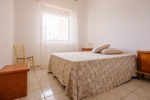 3 bedrooms, iron/ironing board, bed sheets - Holiday Apartment 'Casa Liù' close to the Beach with Sea View & Terrace (Specchiarica)