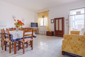 Interior - Holiday Apartment 'Casa Liù' close to the Beach with Sea View & Terrace (Specchiarica)