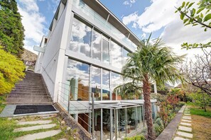 Exterior - Apartment 'Villa Alvarium 2' with Mountain View, Private Terrace and Wi-Fi (Scena)