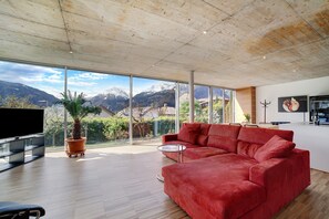 TV - Apartment 'Villa Alvarium 2' with Mountain View, Private Terrace and Wi-Fi (Scena)