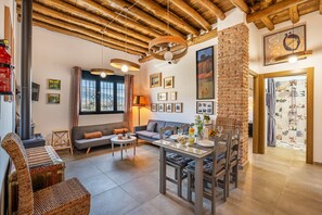 TV, fireplace - Country House 'La Criba - Casa Rural Eralta' with Mountain View, Wi-Fi and Air Conditioning (Dúrcal)