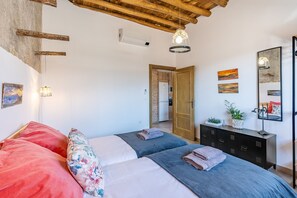 3 bedrooms, iron/ironing board, free WiFi, bed sheets - Country House 'La Criba - Casa Rural Eralta' with Mountain View, Wi-Fi and Air Conditioning (Dúrcal)