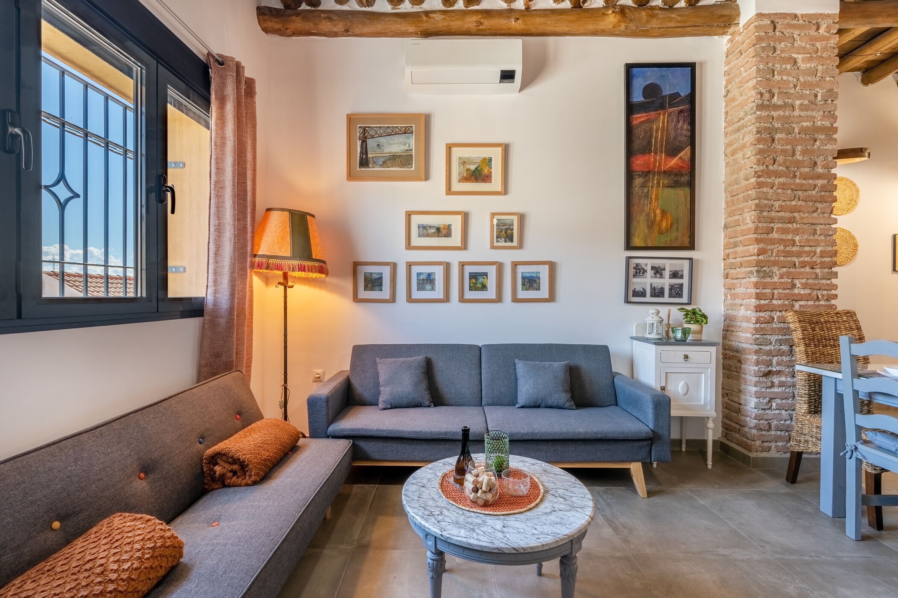 Télévision, cheminée