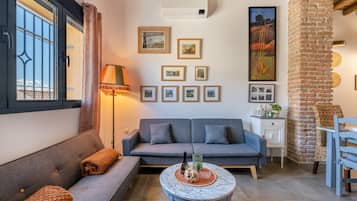 Televisión y chimenea