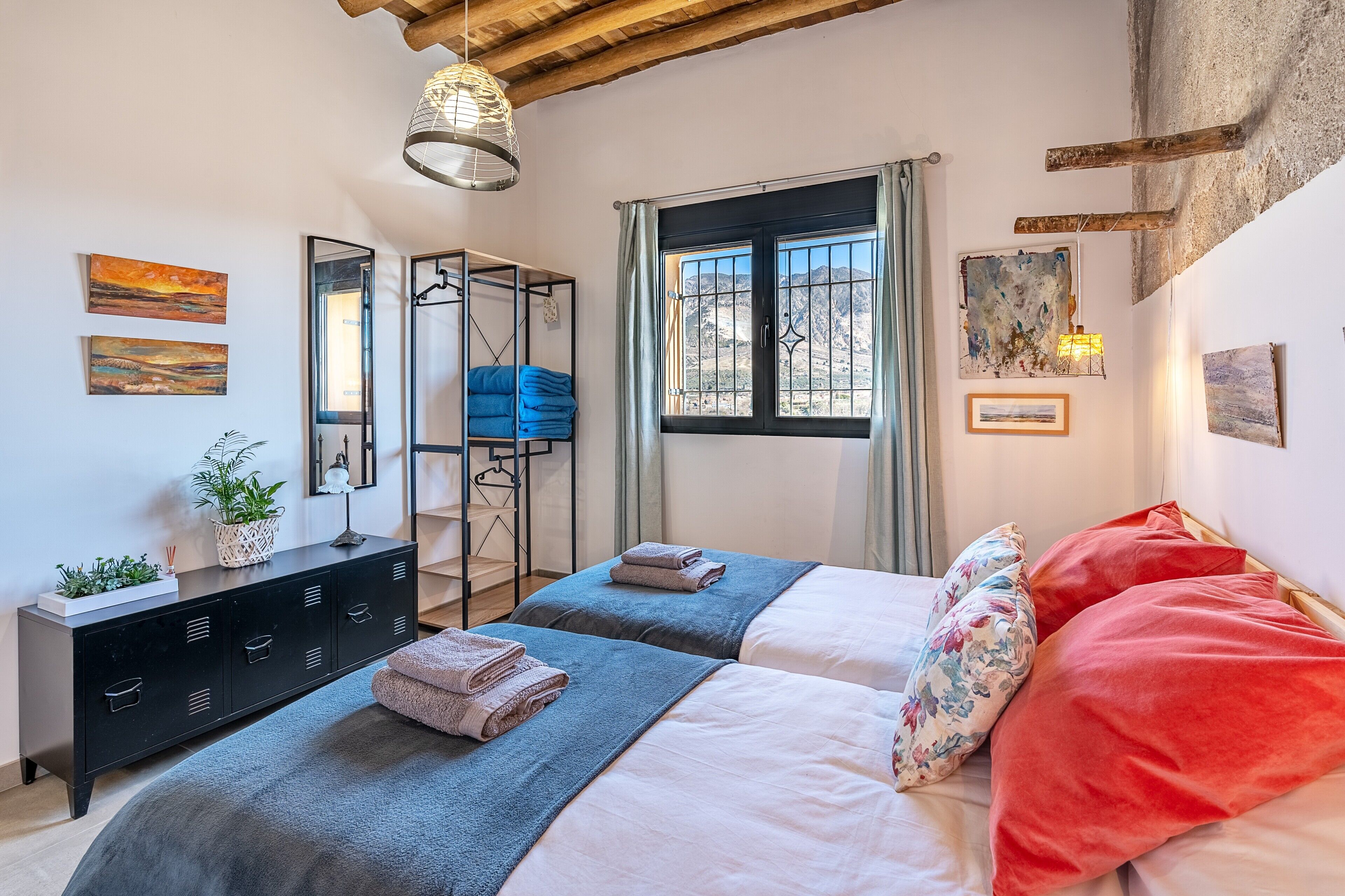 3 bedrooms, iron/ironing board, free WiFi, bed sheets