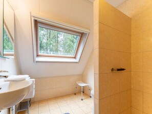 House | Bathroom - Free Holiday Home With big Garden (Schoonloo)