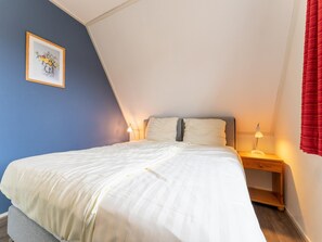 3 bedrooms, individually furnished, bed sheets - Free Holiday Home With big Garden (Schoonloo)