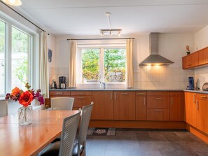 Private kitchen - Free Holiday Home With big Garden (Schoonloo)