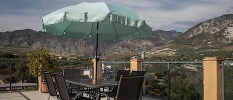 تناول الطعام بالخارج