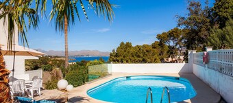 Casa vacanze 'Trevol Suits' con vista mare, Wi-Fi e aria condizionata