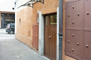 Exterior detail - Apartment 'Casa Giola Omegna' with Balcony and Wi-Fi (Omegna)