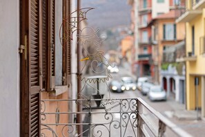 A balcony with a metal railing and decorative wire art.