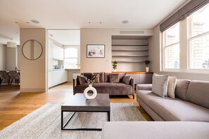Living area - The Chelsea Collection (London)