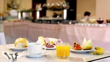 Café da manhã com buffet grátis todos os dias