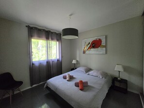 2 Schlafzimmer, Reisekinderbett, Internetzugang, Bettwäsche