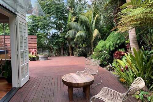 Stylish 2 Bedroom Family Home With Balcony and Parking