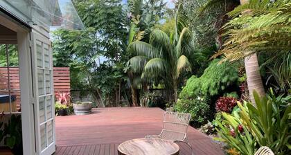 Stylish 2 Bedroom Family Home With Balcony and Parking