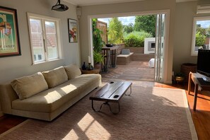 Living area - Stylish 2 Bedroom Family Home With Balcony and Parking (Auckland)