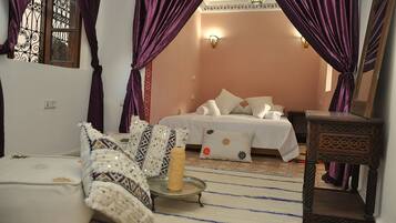 5 bedrooms, WiFi, bed sheets