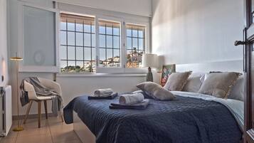 7 slaapkamers, een strijkplank/strijkijzer, reisbedje, wifi