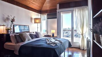 7 bedrooms, iron/ironing board, travel crib, WiFi