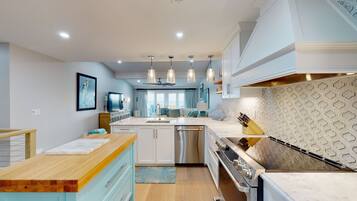 KĂŒhlschrank, Mikrowelle, Ofen, Herdplatte