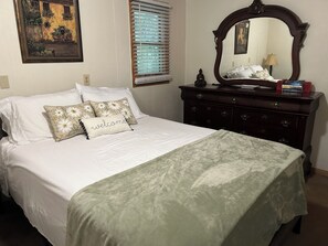 2 bedrooms, desk, free WiFi, bed sheets