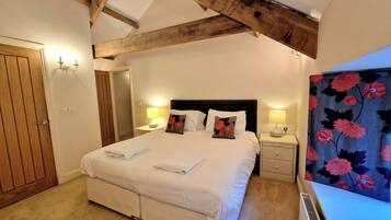 Basic Cottage | 3 bedrooms, iron/ironing board, free WiFi, bed sheets