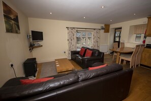 Cottage | Living room | 32-inch LCD TV with cable channels, TV - Shieling Cottage at Lovelady Shield (Alston)