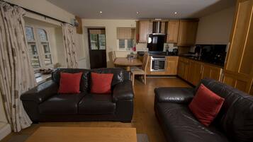 Cottage | Living area | 32-inch LCD TV with cable channels, TV