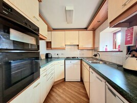 基础村舍 | 私人厨房 | 冰箱、微波炉、烤箱、炉灶