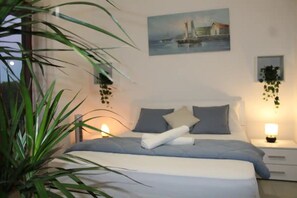 3 bedrooms, desk, iron/ironing board, free WiFi