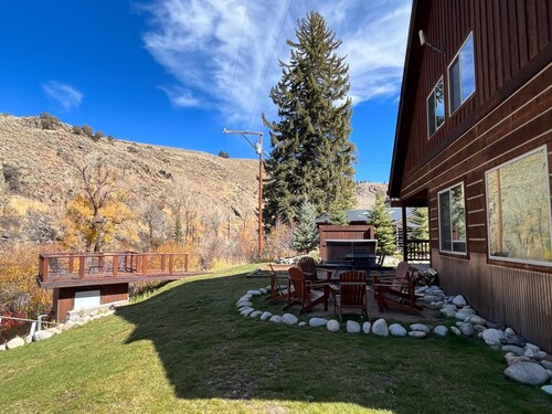 Fabulous 5 BR Vacation Home on the Taylor River