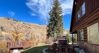 Fabulous 5 BR Vacation Home on the Taylor River