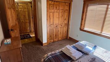 4 bedrooms, internet, bed sheets