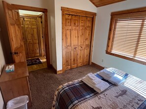 4 bedrooms, Internet, bed sheets - Beautiful Four Bedroom Taylor River Cabin with Private Hot Tub (Almont)