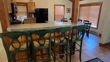 Dishwasher, cookware/dishes/utensils, spices, paper towels