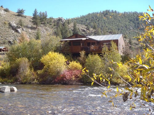Beautiful Four Bedroom Taylor River Cabin with Private Hot Tub