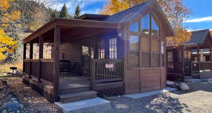 Cozy "Tiny Home" style Cabin Perfect for Couples and Families