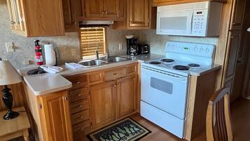 Cookware/dishes/utensils, spices, paper towels